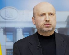 Це кохання: дружина порівняла Турчинова з богом