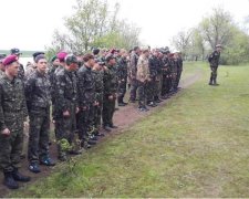 Харьковских школьников научат стрелять и рыть окопы