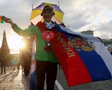 Зомбі-дід влаштував скандал через Україну у московському метро