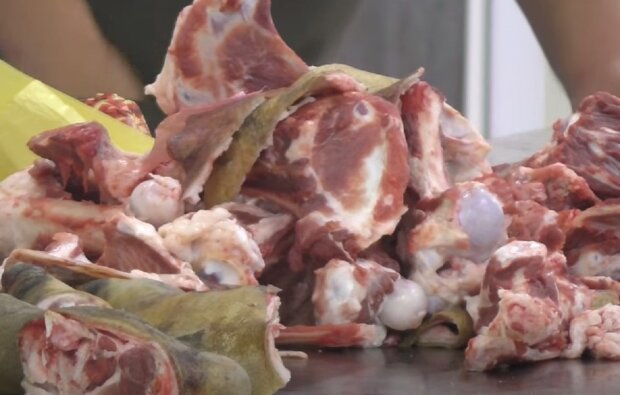 Свинина на рынке. Фото: скриншот Youtube