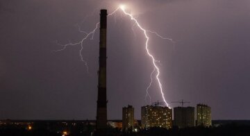 Негода в Україні: шквальний вітер та дощ