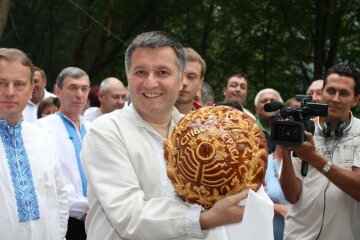 Арсен Аваков, Фото з офіційної сторінки в Фейсбук