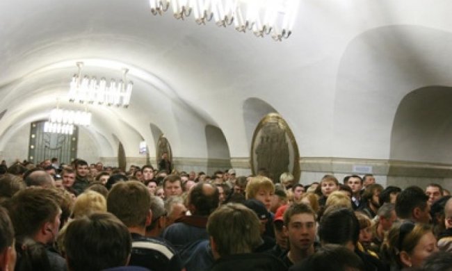 Метро в Києві сьогодні подовжить роботу на годину