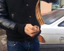 Узбеки взялися за "колорадські" стрічки на машинах
