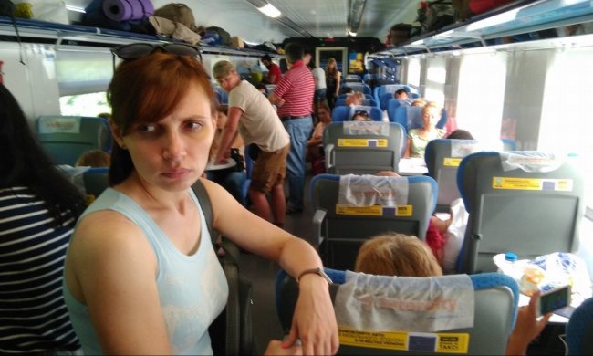 Укрзалізниця запустила "бомж-потяг" із Харкова: обережно, може знудити