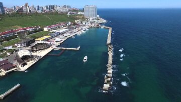 Самовільна забудова біля моря на 8-й станції Фонтану в Одесі