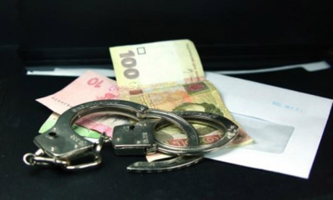 Двох правоохоронців-хабарників затримали на Полтавщині