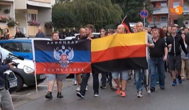 Флаг ДНР пронесли на неонацистском марше в Германии