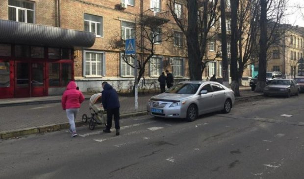 Киевские копы посоревновались за звание "героя парковки"