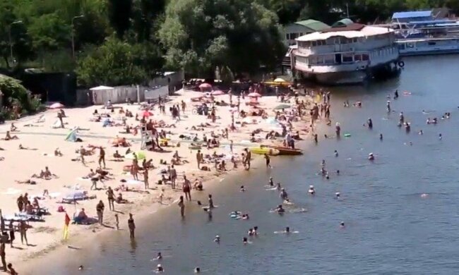 Кличко залишив киян без пляжів в саме "пекло"