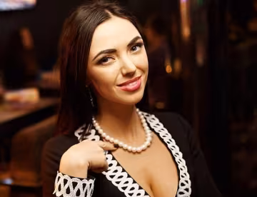 Чорненька з "НеАнгелів" захопила ідеальною фігурою в бікіні: яка Мадонна