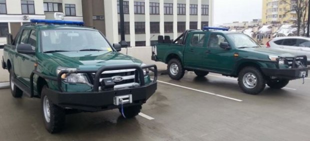 США передали украинским пограничникам бронированные «Форды»