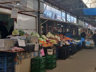 Овочі та фрукти на ринку, фото Знай.ua