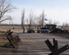У Мар'їнці снайпери терористів обстріляли КПП