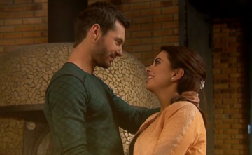 Рамина Эсхакзай и Сергей Мельник, кадр из шоу "Холостяк-5"