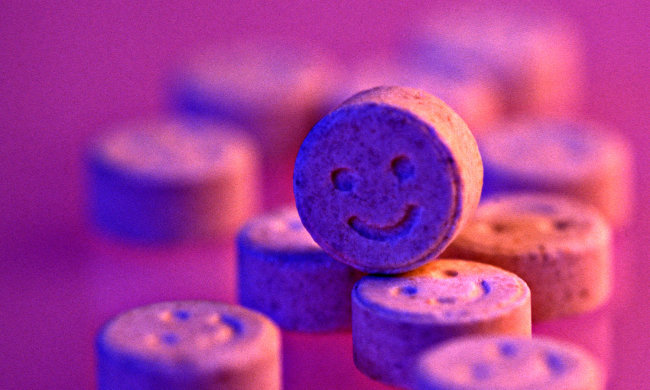 MDMA: медики запропонували лікувати психотравми клубним наркотиком