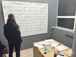 Полиция изъяла технику в мошенническом колл-центре в Запорожье