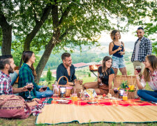 Вихідні, свята, на природі