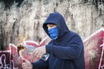 Двоє підлітків закидали коктейлем Молотова кафе в центрі Києва: пожежа почалася миттєво, фото