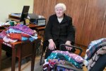 Львівська пенсіонерка зв'язала 500 пар шкарпеток для військових на Донбасі: "Бережіть ноги, синочки"