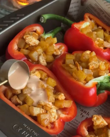 Перці з начинкою від сирною шапочкою: фото скрін рецепту