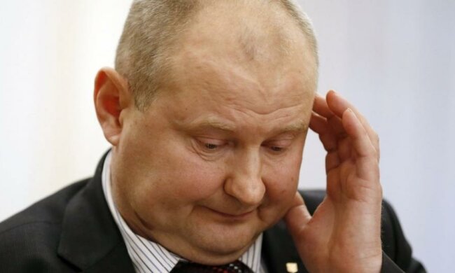 Скандального суддю Чауса закували в наручники