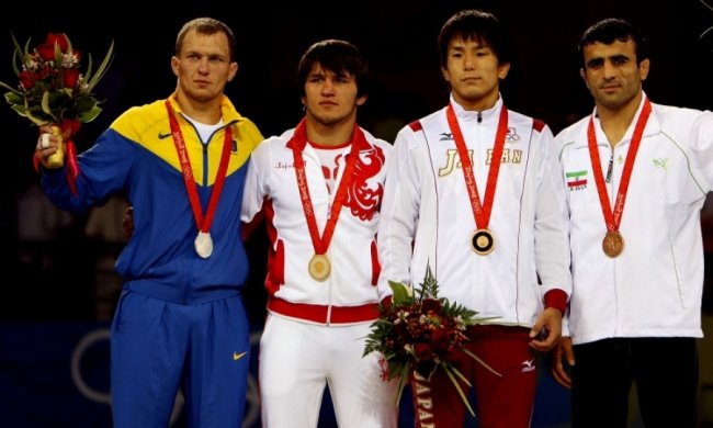 Українського борця позбавили олімпійської медалі через допінг