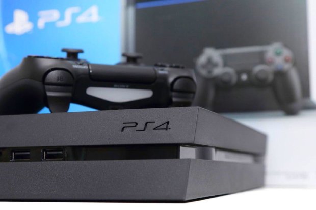 Sony PlayStation 4 упала в цене вдвое, дешевле уже не будет
