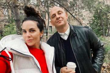 Настя Каменских показала умелый язычок и возмутила фанатов: "Воспитание на лицо"
