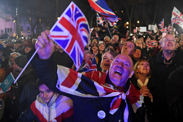 Brexit на родине Елизаветы II встретили возгласами радости и протестами