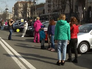 жіноче ралі, скріншот з відео