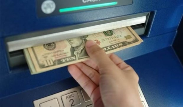 В Киеве кибермошенник ограбил 32 банкомата