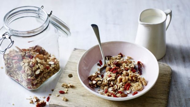 Гранола с овсянкой и орехами: рецепт быстрого и полезного завтрака