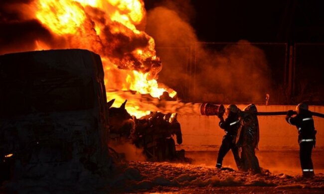 В Николаеве на заправке горели два бензовоза