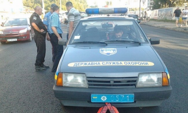 Автомобиль Госслужбы охраны столкнулся с внедорожником (фото)