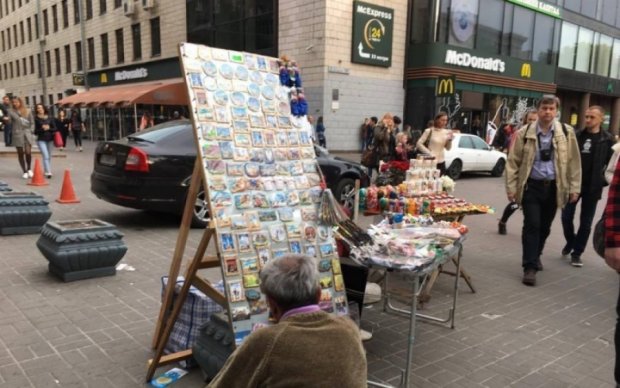 Путинские сувениры продавали в центре Киева: фото