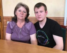 Встреча пленного россиянина с матерью: появились фото