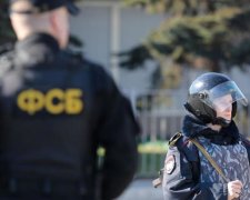 Крымскую активистку пришла арестовывать целая армия путинских шакалов