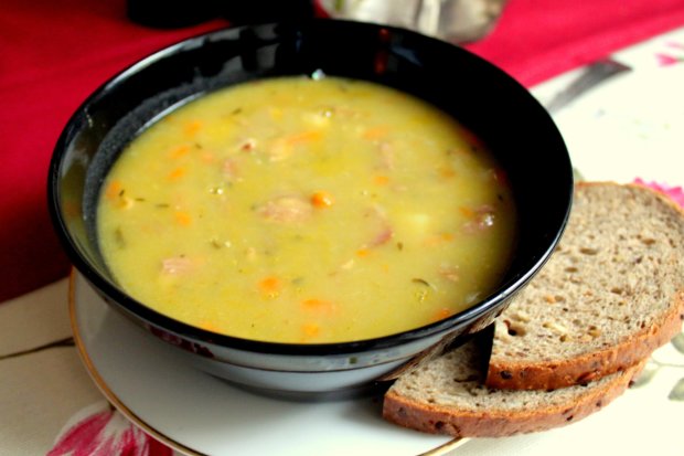 Очень простой рецепт горохового супа на мясном бульоне