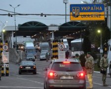 Озброєні контрабандисти атакували українського прикордонника