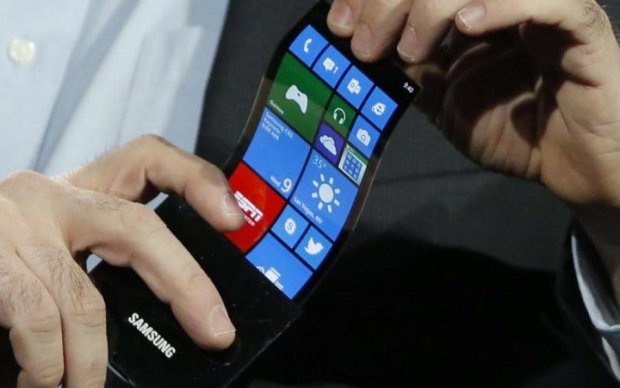 Samsung розповів, коли світ побачить смартфон-розкладачку
