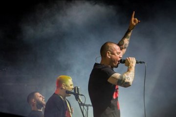 Тисячі білорусів заспівали гімн Майдану на концерті Brutto у Мінську