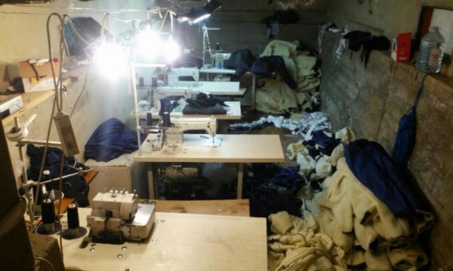 В’єтнамці на Одещині шили фальшивий Adidas і Nike (фото, відео)
