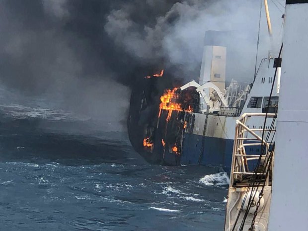 Украинское судно в Африке затонуло после пожара