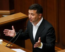 Рада отменила депутатскую неприкосновенность после слов Зеленского: "Пора на свалку..."