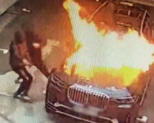В Киеве подожгли элитное авто, фото: Нацполиция