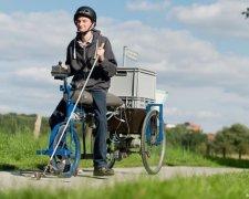 Слепых немцов посадили на велосипеды