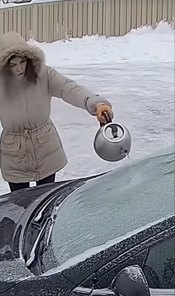 Тріщина на лобовому склі: фото скрін Ютуб