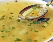 Голодный вор попался на тарелке супа