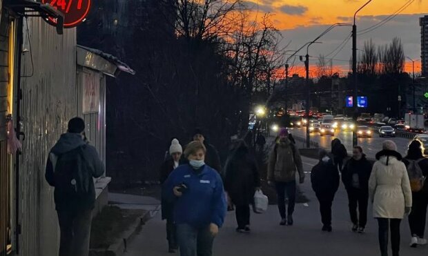 Украинцы на улице, фото: Знай.ua